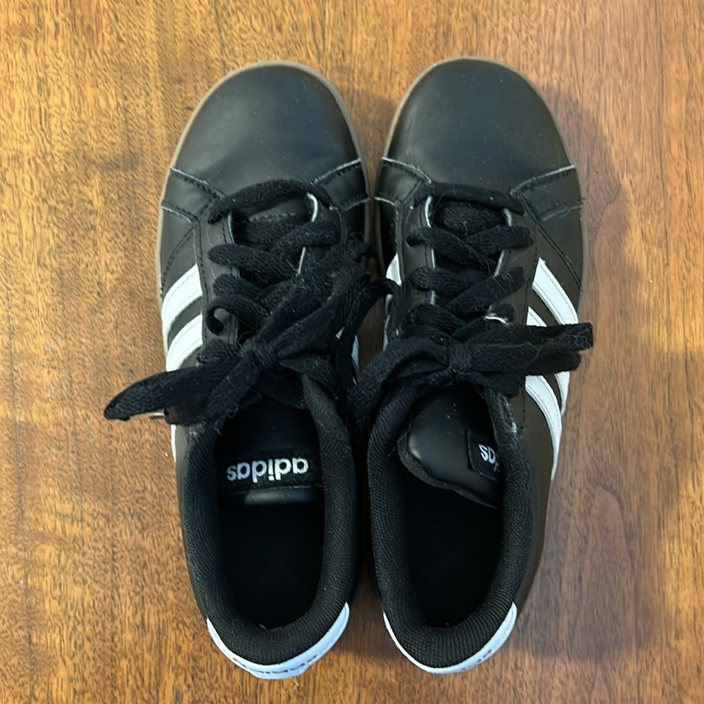Adidas Black Synthetic Leather Youth Sneaker Size 2 - Picture 2 of 7